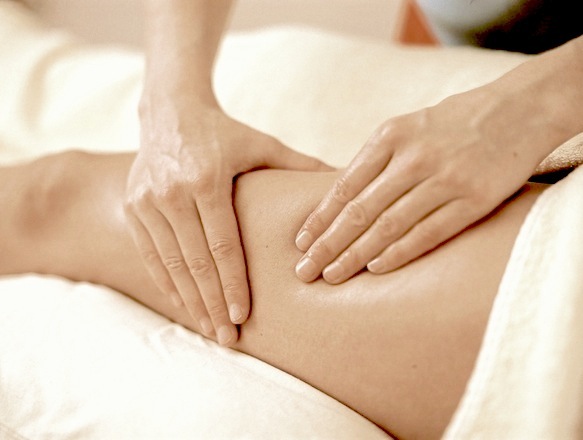 Massage-aThigh©I.Bouratinos